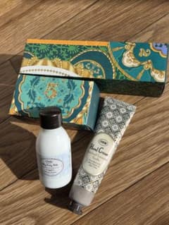 新品未開封 SABON ハンドクリーム＋ボディミルク 2点セットのサムネイル