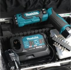 マキタ ペンドライバードリル バッテリー2個！！早い者勝ち！！のサムネイル