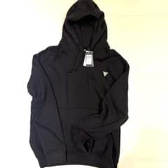 guess フード付き黒　ワンポイント　パーカーのサムネイル