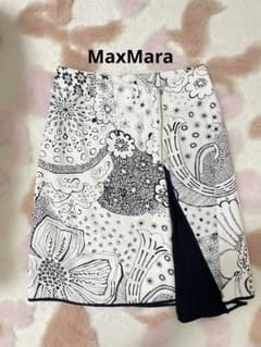 MaxMara モノトーン　花柄　ショート丈　個性的のサムネイル