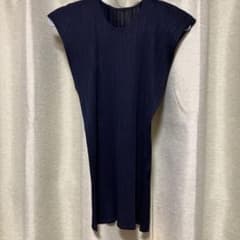 ISSEY MIYAKE ノースリーブ ブラックのサムネイル