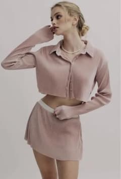 threetimes Pleats glossy skirtのサムネイル