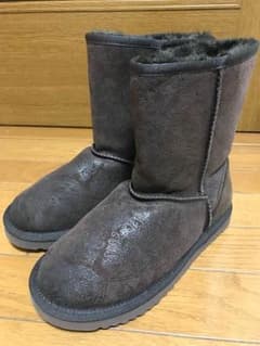 UGGのサムネイル