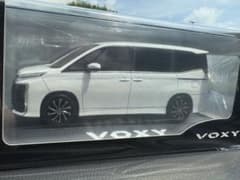 トヨタ 新型ヴォクシー カラーサンプル プラチナホワイトパールマイカ 90後期 トヨタ 新型ヴォクシー カラーサンプル プラチナホワイトパールマイカ