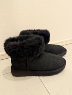 UGG クラシック ショート II ブラックのサムネイル