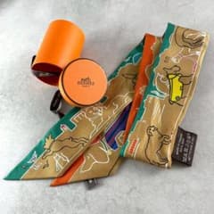 HERMES エルメス ツイリー スカーフ シルク100％ ベージュ 犬柄 HERMES エルメス ツイリー スカーフ シルク100％ ベージュ 犬柄 - メルカリ