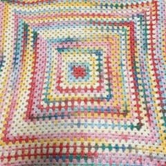 かぎ針編みブランケット　膝掛け　ハンドメイド　1点のみのサムネイル