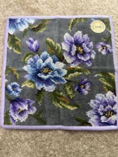 FELT 花柄刺繍 ハンカチ25×25cm お値下げしましたのサムネイル