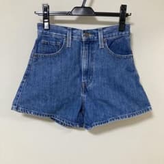 リーバイス　ショートパンツ　HIGH WAISTED MOM SHORTSのサムネイル
