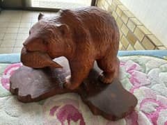 昭和55年刻印 木彫りの熊 鮭くわえ 横幅39cm Vintage Bear 昭和55年刻印 木彫りの熊 鮭くわえ 横幅39cm Vintage Bear - メルカリ