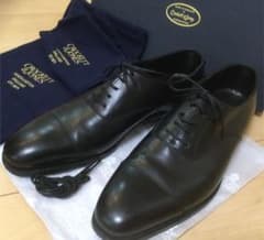 クロケット&ジョーンズの黒レザーシューズのサムネイル
