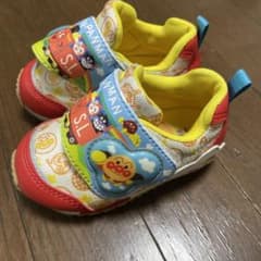 美品　1ヶ月着用　アンパンマン　靴14cmのサムネイル