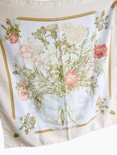 HERMES エルメス カレ90 REGINA 女王 スカーフ 花柄 美品 - メルカリ