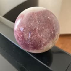 珍！トルマリンインクォーツ スフィア 天然石置物 D124 - メルカリ