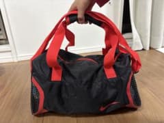 ナイキ　 2WAY ボストン 小さめ シューズポケット有 キッズのサムネイル