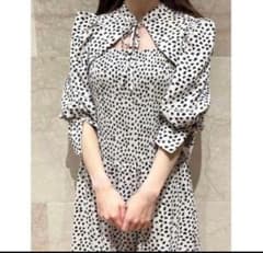 【S様専用出品】デコルテオープンドットプリントワンピース ダルメシアン柄のサムネイル