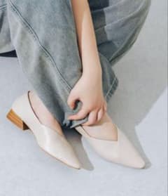 新品【EVOL】Vカットポインテッドスタックヒールパンプス 25
