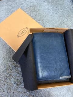 TOD'S 二つ折り財布 ネイビー レザーのサムネイル