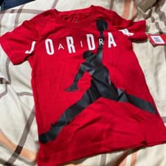 値下げ！ジョーダン　赤Tシャツ 新品未使用　116〜120cmのサムネイル