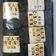 新品　毛糸　カーキ色のサムネイル