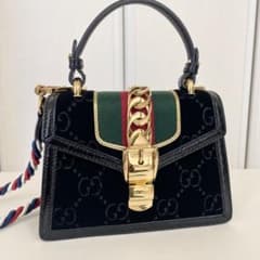 GUCCI ショルダーバッグ GGベルベット ブラック シルヴィ　極美品 GUCCI ショルダーバッグ GGベルベット ブラック シルヴィ 極美品