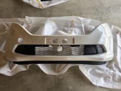 ホンダ　フリード　純正バンパー　新品のサムネイル