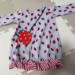 【たまさま専用】イチゴ柄　ワンピースのサムネイル