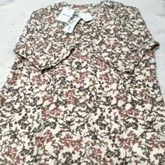 グリーン×ピンク×ホワイト　草花柄 半袖 花柄 トップス M-Lのサムネイル