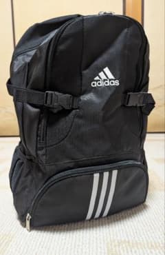 adidas ブラックリュック 3本ラインデザインのサムネイル