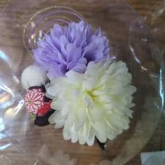 和装髪飾り 花飾り 紫 白 赤のサムネイル