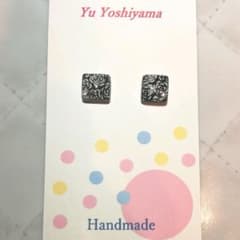 ハンドメイドピアスのサムネイル