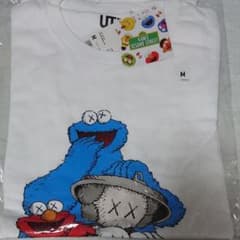 貴重 Tシャツ ユニクロ カウズ KAWSのサムネイル