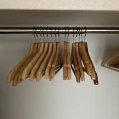 IKEA 木製ハンガー 30本セット - メルカリ
