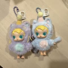 Popmart Molly 2人のサムネイル