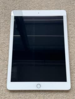 Apple iPad (第6世代) シルバー 本体 - メルカリ