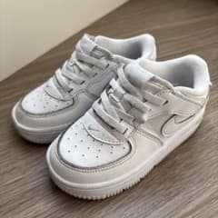 【本日限定価格】 NIKE Air Force 1 キッズ スニーカーのサムネイル
