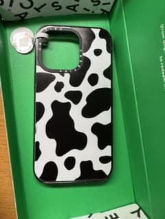 casetify iPhone13pro 牛柄のサムネイル