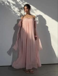 未使用 オフショルダー プリーツロングドレス ピンクのサムネイル
