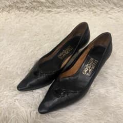 サルヴァトーレ フェラガモ パンプス ブラック 7 1/2 C - メルカリ