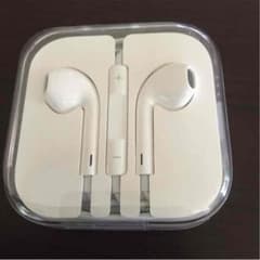 iPhone6  純正イヤフォン 値下げしました！のサムネイル