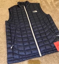 THE NORTH FACE サーモボール ダウンベスト ネイビー 新品タグ付きのサムネイル