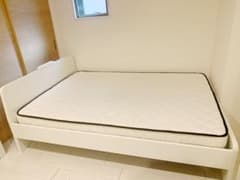 IKEA ダブルベッド　マットレス付き美品　引き取り限定です！のサムネイル