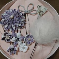 つまみ細工、紫と白の 髪飾り ハンドメイド 新品未使用、成人式、結婚式、着物浴衣のサムネイル