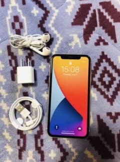 iPhone 11 ホワイト 128GB auのサムネイル