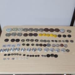 昭和レトロ ブリキ玩具 ホイールキャップ 大量91個＋タイヤ3個 当時物 修理用 昭和レトロ ブリキ玩具 ホイールキャップ 大量91個＋タイヤ3個 当時物