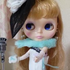ブライス ラブアンドモアダーリングディーバ衣装付きのサムネイル