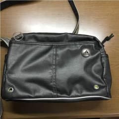 アディダス肩がけバッグのサムネイル