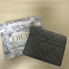 Dior グレー キルティング 二つ折り財布 - メルカリ