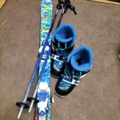 ジュニア用スキー板セット(板-ビンディング付き、ブーツ、ストック