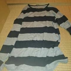 黒とグレーのボーダーTシャツのサムネイル